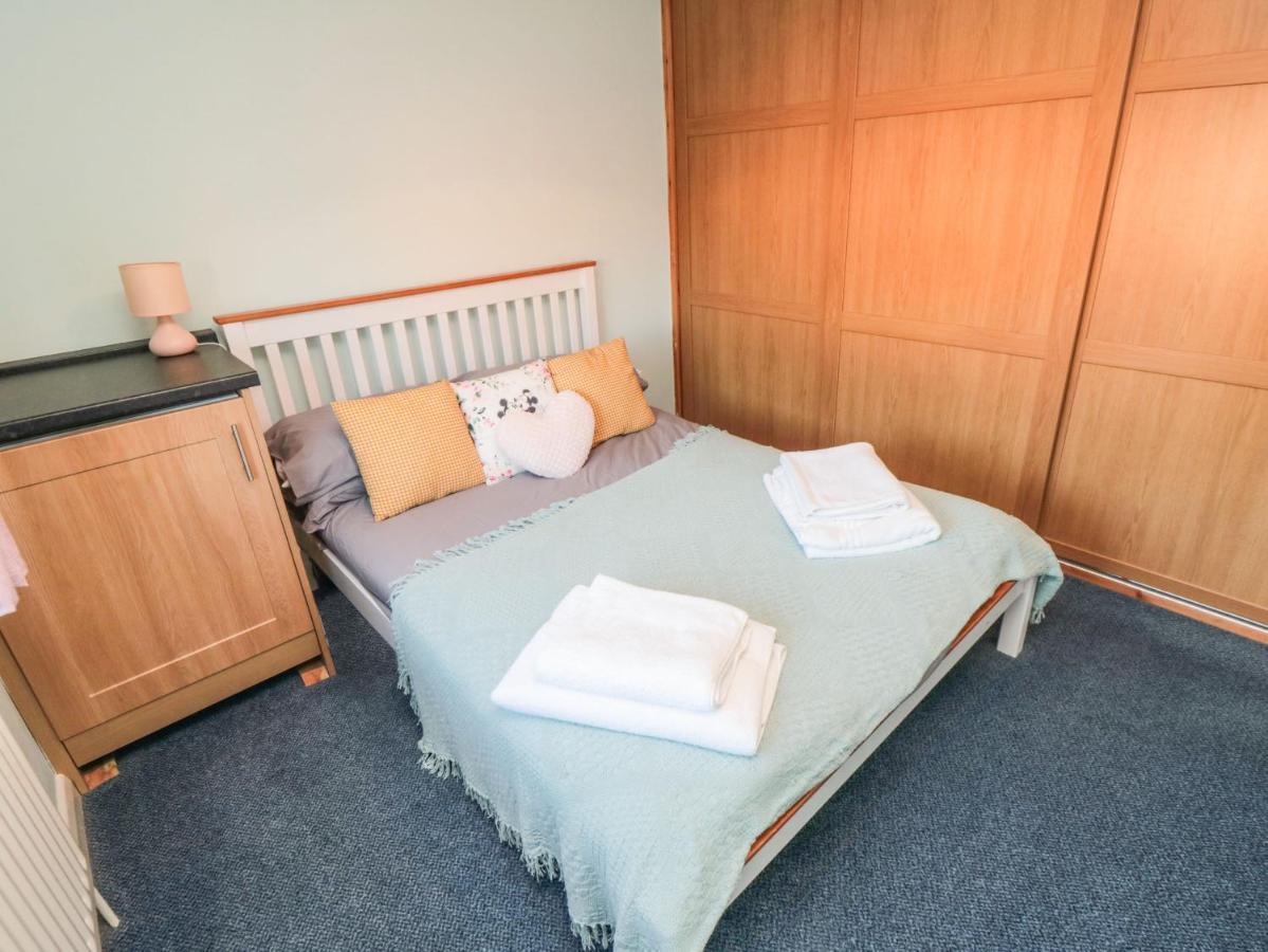 Вілла Sutton Court Тірск Екстер'єр фото